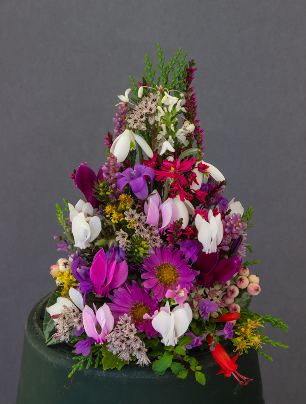 Flower arrangement exhibited by Fred & Pat Bundy