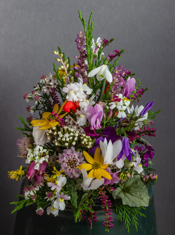 Flower arrangement exhibited by Fred & Pat Bundy
